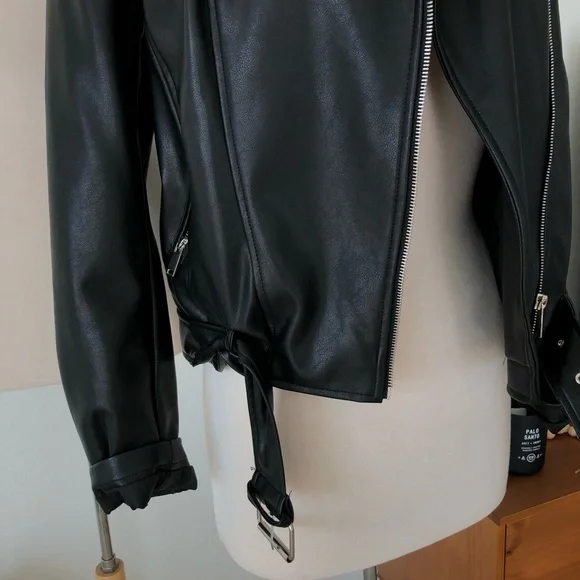 SOLD ❌ BLACK PU BOMBER JACKET - Picture 4 of 6